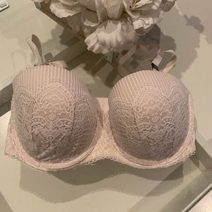 NWT Victoria Secret Cream Bra